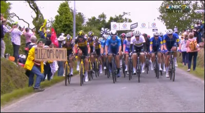 Elle se déroulait...