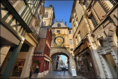 Cette horloge astronomique datant du XIVe siècle se situe à...