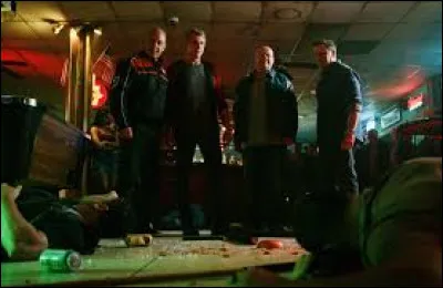 Comment s'appellent les trois amis d'enfance de Johnny que celui-ci va revoir ? (Ils étaient présents aussi dans le premier Karaté Kid.)