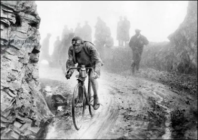 La plus longue version du Tour de France s'est déroulée en 1926 en 17 étapes. Quel était le kilométrage à parcourir ?