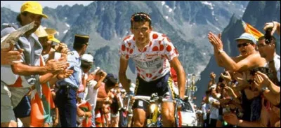 Que représente le maillot à pois rouges dans le peloton ?