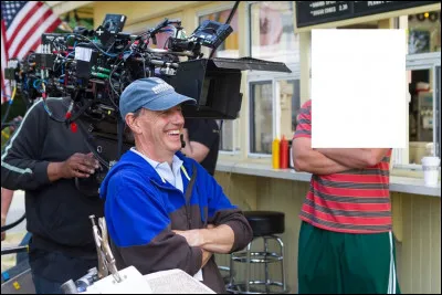 Qui est l'acteur fétiche de Dennis Dugan ?