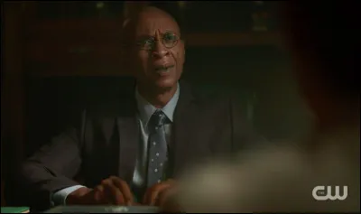 Qui est le directeur de Riverdale High ?
(Saisons 1, 2, 3)
