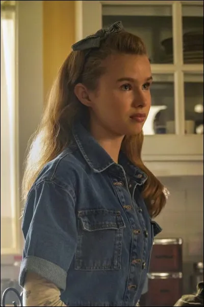 Comment se prénomme la sur de Jughead ?