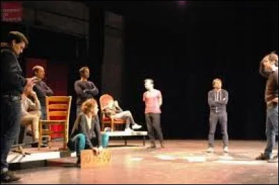 La personne qui va jouer dans des films est