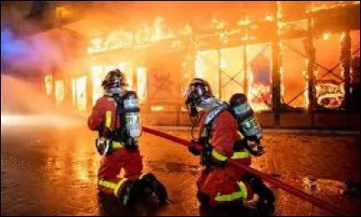La personne qui est capable déteindre un feu est