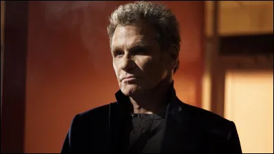 Dans la saison 3, on en apprend un peu plus sur le passé de l'antagoniste John Kreese. Donc, quel était le nom de sa femme ?