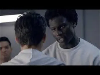 Comment le gros balaise contre qui Robby se bat en prison s'appelle-t-il ?