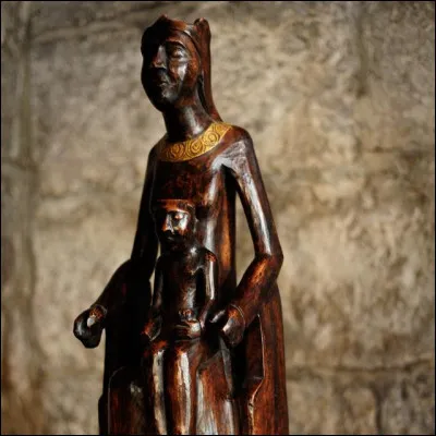 Où peut-on voir cette ''Vierge noire'', sachant qu'elle est située dans un village du département du Lot ?