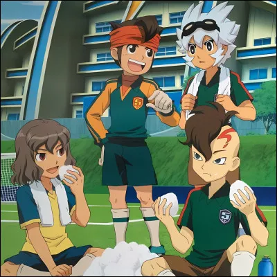 Quels joueurs aident Caleb à effectuer le Manchot Empereur numéro 2 dans ''Inazuma Eleven Chou Jigen Dream Match'' ?