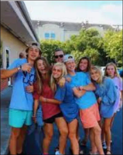 Ensuite, souhaitez-vous une activité à pratiquer entre amis ou en famille ?