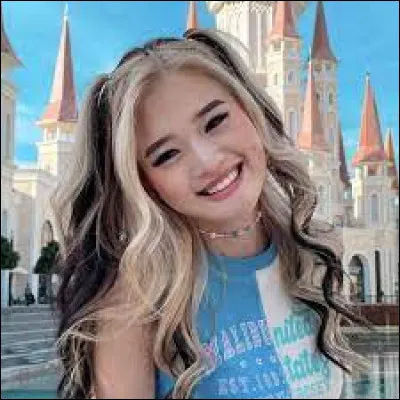 Quelle langue parle t'elle courament ?