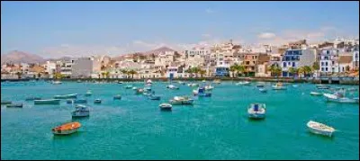 Comment s'appelle la capitale de l'île de Lanzarote, dans les îles Canaries en Espagne ?