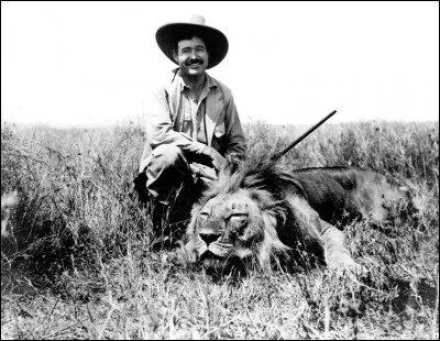 Lors d'un safari en Afrique, Hemingway et sa femme ont un accident qui lui laissera des séquelles à vie. Quel genre d'accident ?