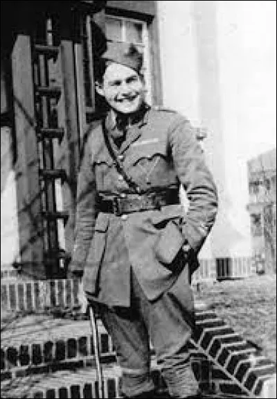 Dans quel pays est-il envoyé lors de la Première Guerre mondiale ?