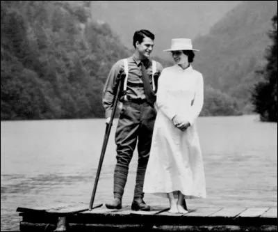 C'est lors de la Première Guerre mondiale qu'il va rencontrer Agnès, la femme qu'il lui inspirera Catherine Barkley : quel métier exerçait-elle ?