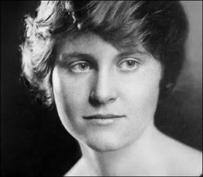 En 1921, Hemingway épouse sa première femme : comment se prénommait-elle ?