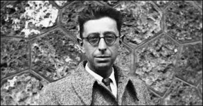 Le poète français Robert Desnos est mort en 1945.