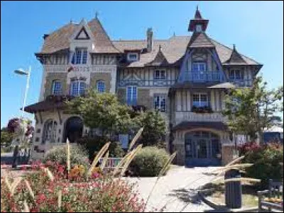 Je vous emmène à présent à la découverte de Blonville-sur-Mer. Station balnéaire sur la Côte Fleurie, elle se situe dans le département ...