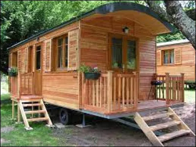 Que faut-il ajouter à "rou" pour obtenir un mot désignant un habitat nomade clos sur roues ?