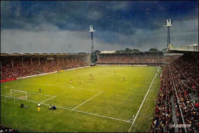 Quelle matière semée sur la pelouse du stade Marcel Saupin a entraîné une incroyable série de 92 matchs consécutifs sans défaite ?