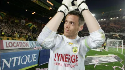 Combien de matchs ont été disputés par Mickaël Landreau avec le FC Nantes ?