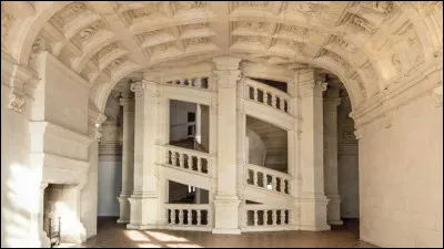 Sous quel nom est plus connu le chanteur Alain Le Govic ?