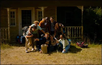 Dans quel film des fans de la trilogie "Arthur et les minimoys" se rendent-ils sur les lieux du tournage ?