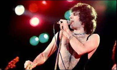 Sur quel album studio du groupe peut-on entendre la balade "You Take My Breath Away" ?