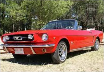 Le premier modèle de la Ford Mustang est-il apparu dans les années 70 ?