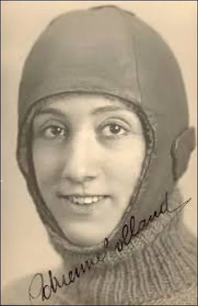 Pour se protéger du froid, Adrienne Bolland avait rempli sa combinaison...