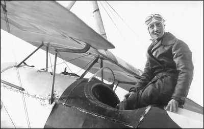 L'arrivée d'Adrienne Bolland s'est faite dans une grande ville d'Amérique du Sud, laquelle ?