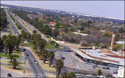 Quelle est cette ville d'Afrique du Sud, important centre d'exploitation d'or, d'uranium et d'acier du pays ?