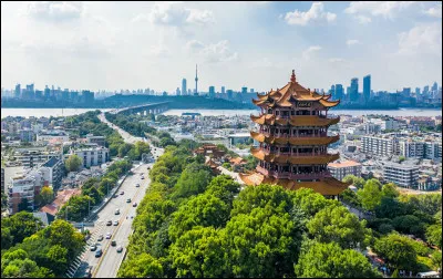 Quelle est cette ville chinoise, capitale de la province du Hubei, connue pour être le point de départ de la pandémie de la Covid 19 en janvier 2020 ?
