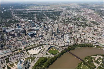 Quelle est cette ville canadienne, capitale de la province du Manitoba ?