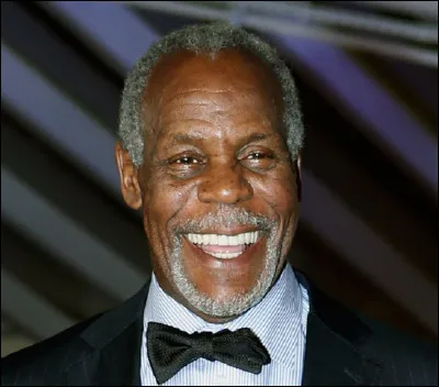 Qui est cet acteur qui joue le rôle de ''George Knox'' dans le film de 1994 ''Une équipe aux anges'' ?