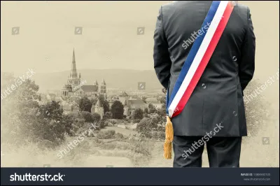 Qui se présente à l'élection du maire ?