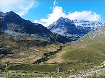 Notre voyage prend fin dans la région Auvergne Rhône-Alpes dans le premier parc national français, le parc national de la Vanoise en Savoie. Quel est le point culminant du parc ?