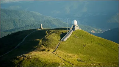 Maintenant nous sommes dans la région du Grand Est dans le département du Haut-Rhin en Alsace dans le massif des Vosges, comment se nomme cette montagne que nous observons ?