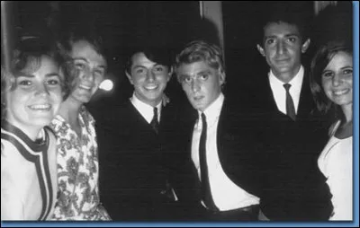 Vous connaissez ce chanteur, c'est Daniel Bevilacqua : sous quel nom est-il plus connu ?