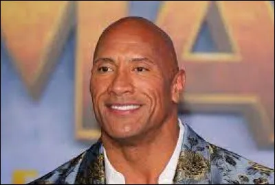 C'est un acteur et catcheur américain connu sous le pseudo "The Rock". Il s'agit de...