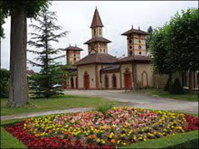 Nous terminons notre balade dans le parc de la Sauvagerie, à Varennes-sur-Seine. Ville de l'arrondissement de Provins, elle se situe dans le département ...