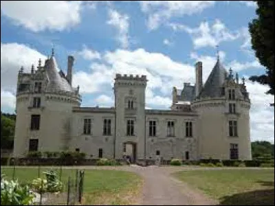 Je vous propose de partir dans les Pays-de-la-Loire à la découverte du château de Brézé. Ancienne commune du Saumurois, elle se situe dans le département ...