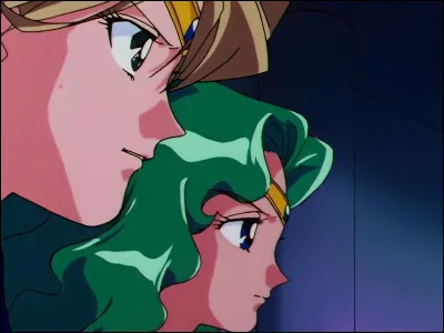 Quelle question Uranus et Neptune se posent sur Sailor Moon après avoir vu sa nouvelle transformation ?