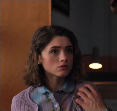 Nancy est toujours en couple avec Jonathan malgré son attirance envers Steve.