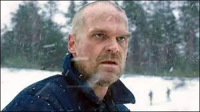 Hopper a tué un Démogorgon avec une épée en Russie.