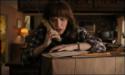 Joyce a appris à parler russe afin de pouvoir partir délivrer Hopper.