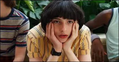 Elf a remarqué qu'il ne marquait plus "Je t'aime" à la fin de ses lettres et qu'il lui répondait de moins en moins souvent.
Lorsqu'elle le lui a dit, il a décidé d'en profiter pour lui annoncer qu'il comptait la quitter.