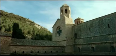 Dans cette abbaye, trois films furent tournés dont "Le Moine" de Dominik Moll en 2010. Quelle est cette abbaye située près de Narbonne ?