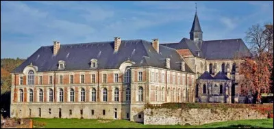 L’abbaye rebaptisée de Valencourt, est un orphelinat religieux pour garçons où commence l’histoire du film "La Guerre des Lulus". Quelle abbaye sert de cadre à ce film ?